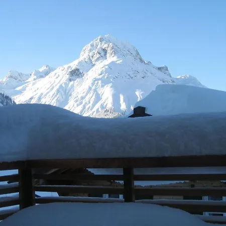 Hus Hoerili Apartmán